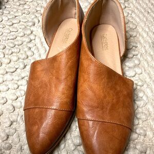 Catherine Malandrino Size 10 Tan Pointed Brown Flats Open Sides on Shoe